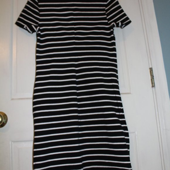 BLACK & WHITE STRIPED T-SHIRT DRESS - OLDNAVY SIZE SMALL - Picture 2 of 7